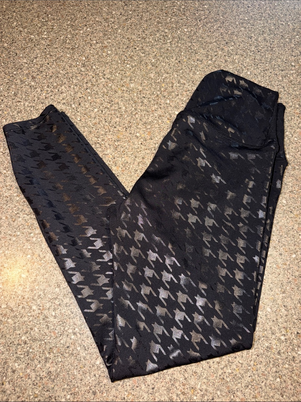 Noli yoga houndstooth shiny leggings